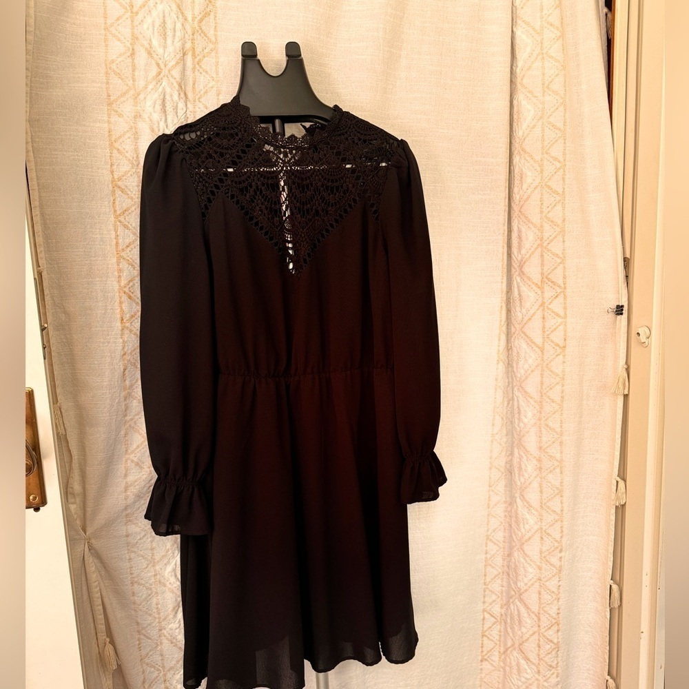 SHEIN size 2x black dress with lace detail. Great Nashville dress!